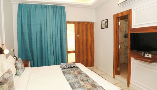 Flamingo City View Room