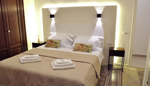 Habitación Deluxe doble, 1 cama de matrimonio grande, vistas al patio
