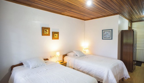 Habitación superior con 1 cama doble o 2 individuales