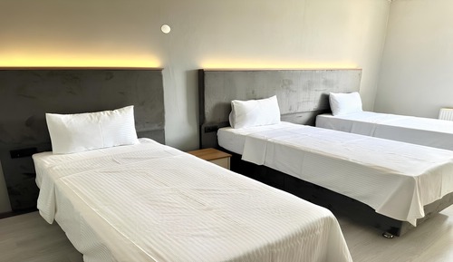 Habitación triple estándar, vistas a la ciudad
