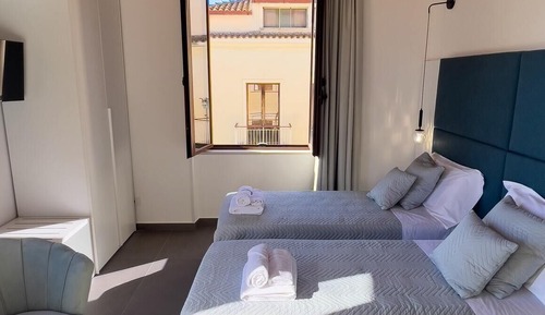 Habitación clásica con 2 camas individuales, balcón