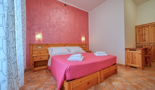 Habitación económica, 1 cama doble, no fumadores, baño privado