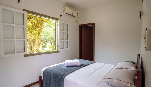 Habitación básica con 2 camas individuales