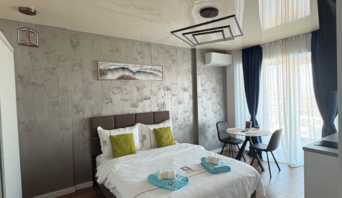 Estudio Deluxe, vistas parciales al mar