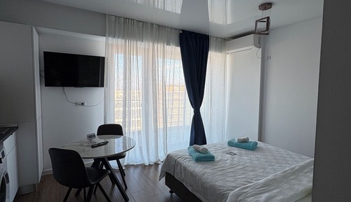 Estudio Deluxe, vistas parciales al mar