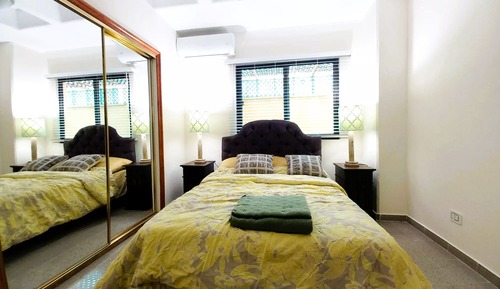 Habitación con 2 camas individuales, vistas a la ciudad
