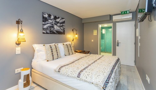 Habitación superior con 1 cama doble o 2 individuales, no fumadores, vistas a la playa