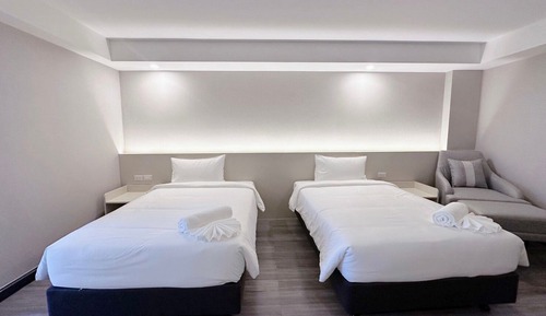 Habitación Deluxe con 1 cama doble o 2 individuales, balcón, vistas a la ciudad