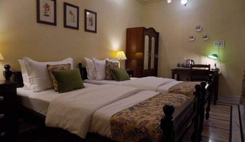Habitación Deluxe con 1 cama doble o 2 individuales, en la zona del jardín