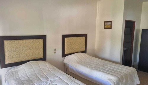 Habitación estándar con 2 camas individuales, vistas a la piscina