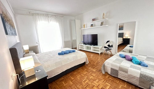 Habitación cuádruple, baño compartido