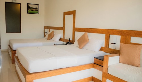 Habitación superior con 1 cama doble o 2 individuales, 1 habitación, balcón, vistas a la montaña