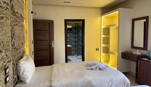 Habitación con 1 cama doble o 2 individuales, vistas a la montaña