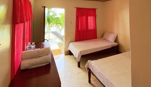 Habitación triple, vistas al mar