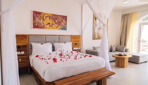 Habitación superior con 1 cama doble o 2 individuales, vistas a la playa