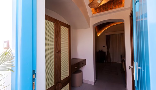 Habitación estándar con 1 cama doble o 2 individuales, balcón, vistas al río
