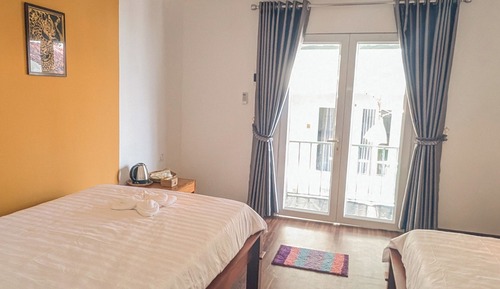 Habitación clásica con 2 camas individuales, vistas parciales al mar