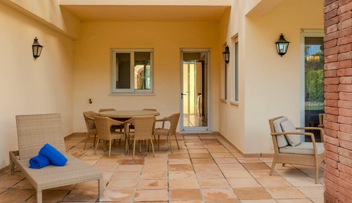 Villa, fumadores