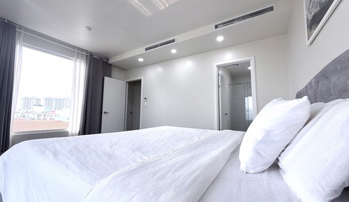 Habitación presidencial doble, varias camas, balcón, vistas al río