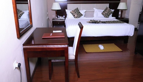 Habitación estándar doble, balcón, vistas a la ciudad