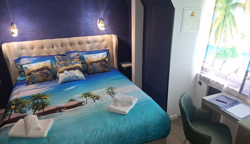 Habitación económica doble, 1 cama de matrimonio grande, vistas a la ciudad