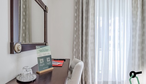 Habitación Confort doble, 1 cama doble, baño privado, vistas parciales al mar