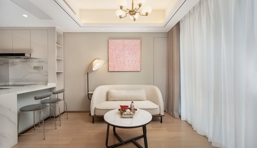 Estudio básico, 1 cama de matrimonio, cocina básica, vistas a la ciudad