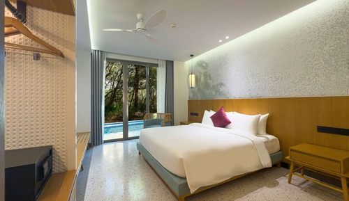 Habitación superior, 1 cama de matrimonio grande, acceso a la piscina