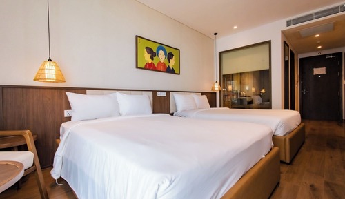 Habitación cuádruple Premium, varias camas, vistas al jardín, mirando al mar