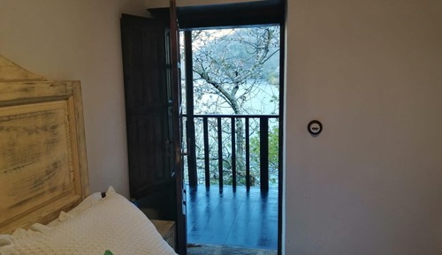 Casa de campo, patio, vistas al río