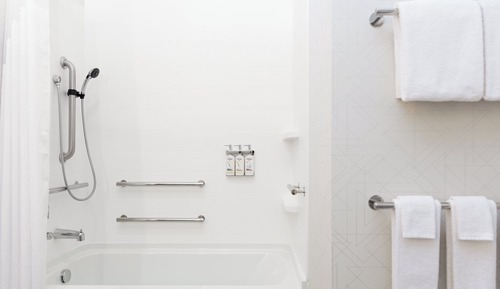 Habitación estándar, 2 camas de matrimonio, notificación por teléfono o timbre (Accessible Tub)