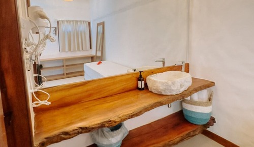 Habitación triple Deluxe, baño privado