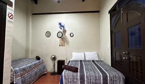 Habitación básica, 2 camas de matrimonio