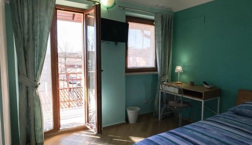 Habitación doble, 1 cama doble, baño compartido, vistas a la ciudad