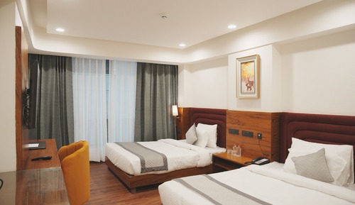 Habitación con 2 camas individuales, vistas a la ciudad