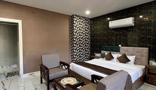 Habitación Premier con 1 cama doble o 2 individuales, balcón