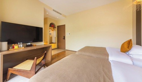 Habitación básica con 2 camas individuales, vistas al jardín