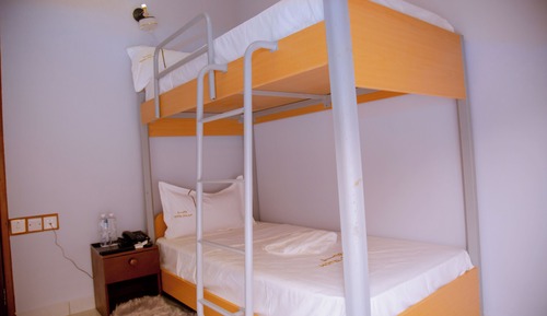 Habitación familiar con 2 camas individuales