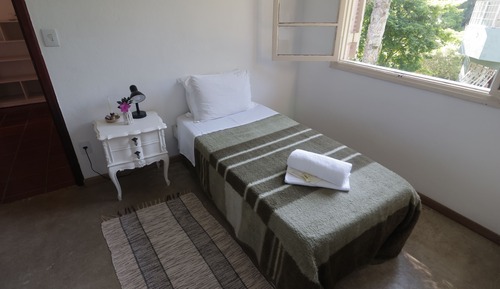 Habitación básica con 1 cama doble o 2 individuales