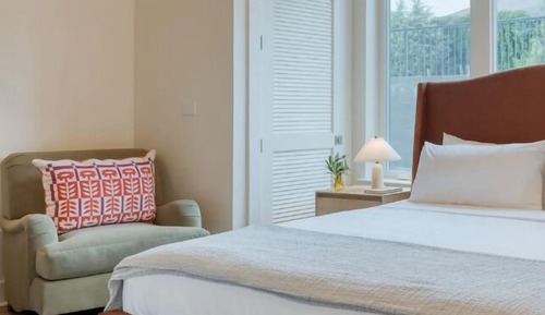 Deluxe Room, 1 King Bed, Accessible