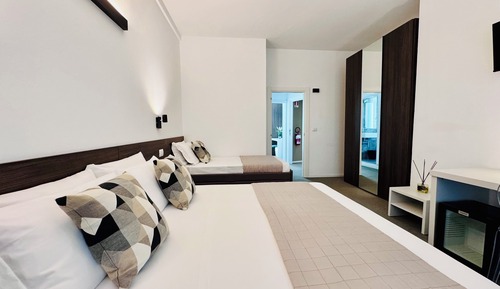 Habitación triple Deluxe, baño privado