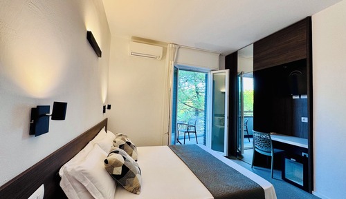 Habitación doble, 1 cama de matrimonio grande, baño privado