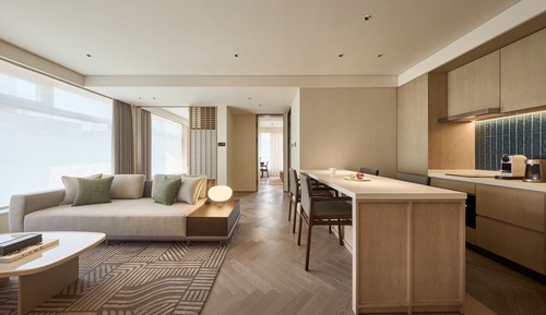 Suite junior, 1 cama doble con sofá cama, Acceso al salón del club, vistas a la ciudad