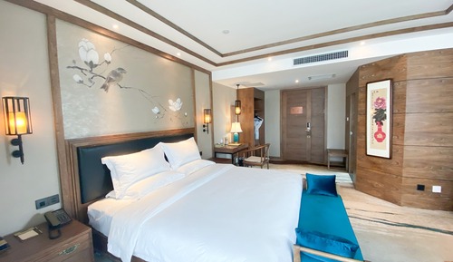 Suite superior, 1 cama de matrimonio grande, vistas a la ciudad (Spa Treatment)