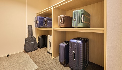 Dormitorio compartido, dormitorio mixto, no fumadores