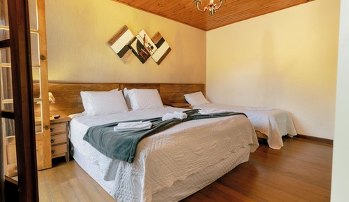 Habitación triple Deluxe, balcón, vistas al jardín