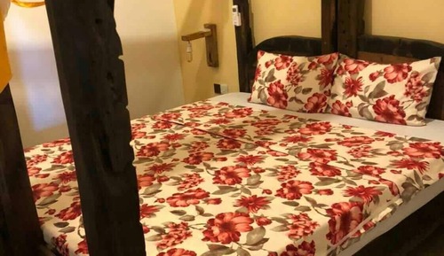 Habitación estándar con 1 cama doble o 2 individuales, vistas al jardín