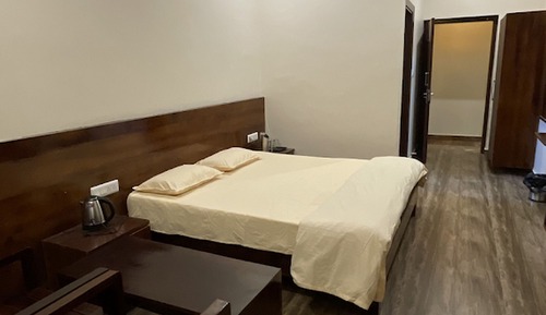 Habitación familiar con 1 cama doble o 2 individuales, vistas a la montaña