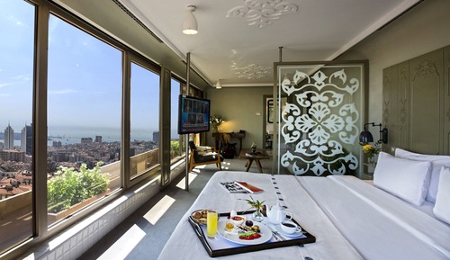 Suit Quadruple Room