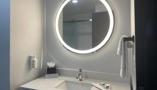 Suite, 1 cama de matrimonio grande con sofá cama, no fumadores (Mobility, Tub w/ Grab Bars)